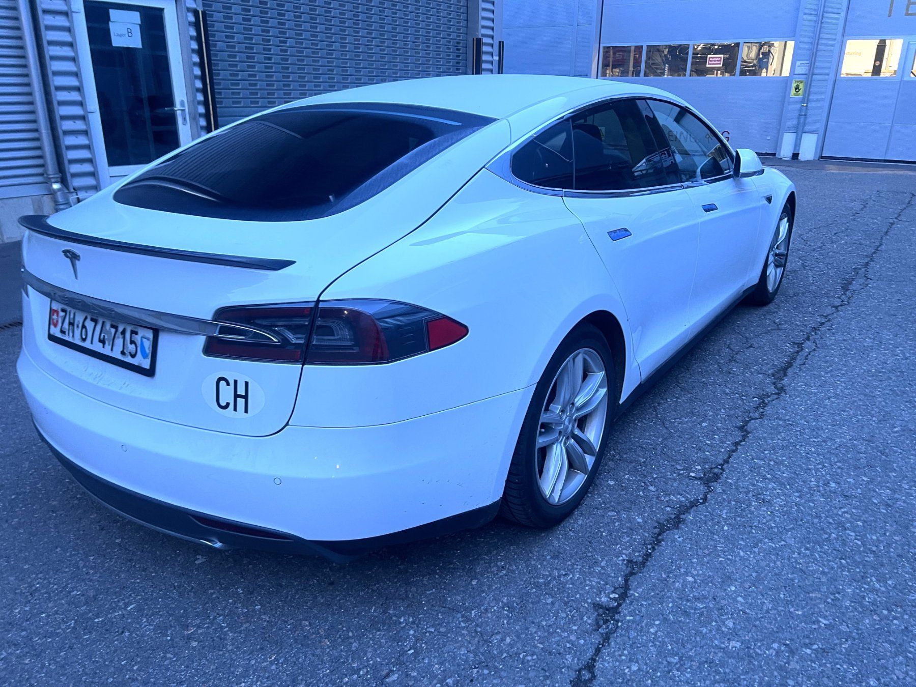 Tesla Automobili: Tesla Model S 85 | Free Supercharging | MCU2 CCS | 7-Plätzer – Usato da Rumlikon venduto da Sunset2 1