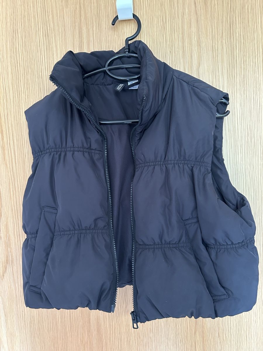 H&M Gilet & Giacche senza maniche: Schwarzes Puffer Gilet – Usato da Hellbühl venduto da chi_sf7g 2
