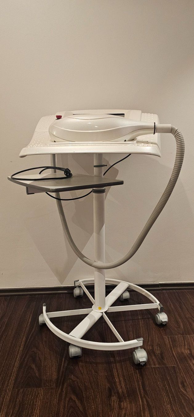 Attrezzature mediche: Kryolipolyse Gerät – Usato da St. Gallen venduto da 62_Kaiser 3
