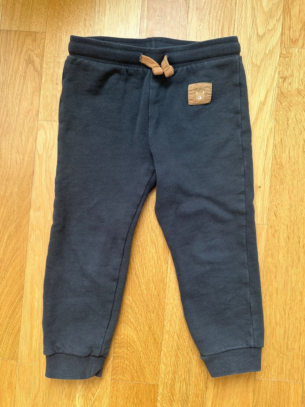 Pantaloni: Coole, bequeme Jogginghose, Grösse 98 – Usato da Unterägeri venduto da StefanGekko