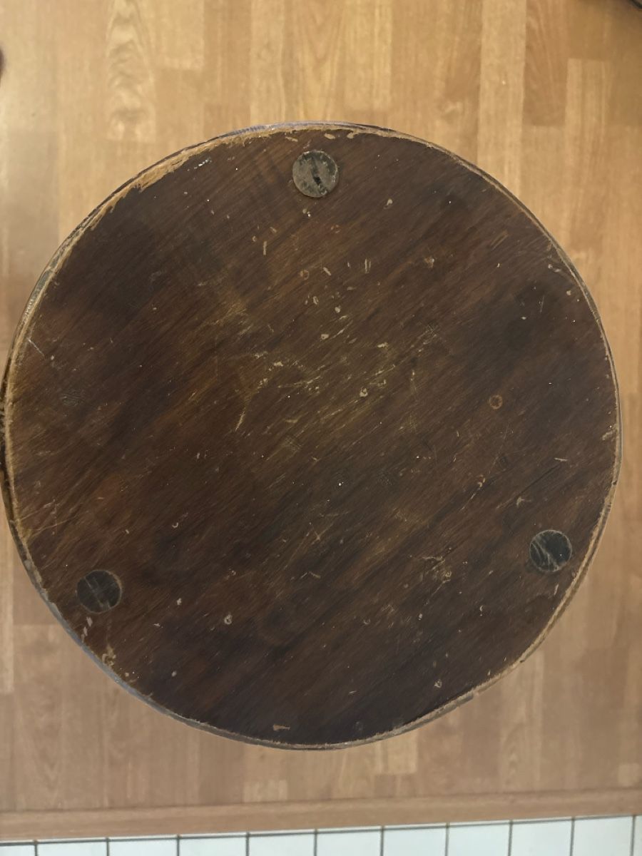 Sgabelli: Antiker Holzhocker H: 65 cm – Usato da Basel venduto da magnummarine 1
