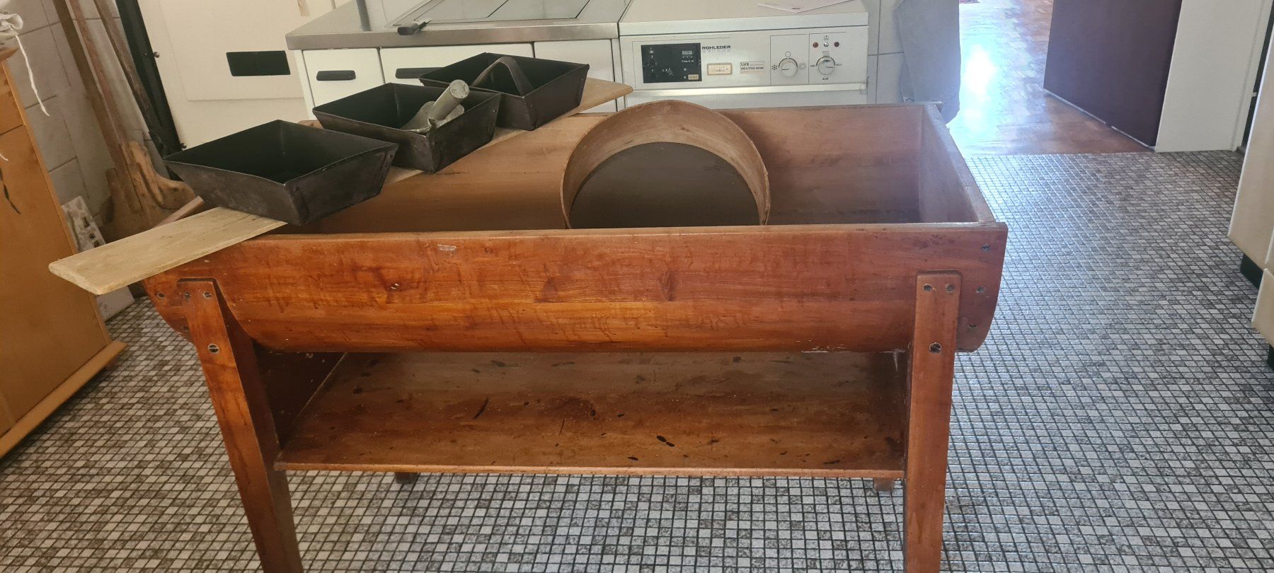 Tavoli: Backmulde antik – Usato da Dintikon venduto da Wieipi 4