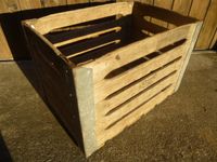 Alte Holz-Harasse, -Kiste; Aufschrift: CVC, Coop, Bäckerei