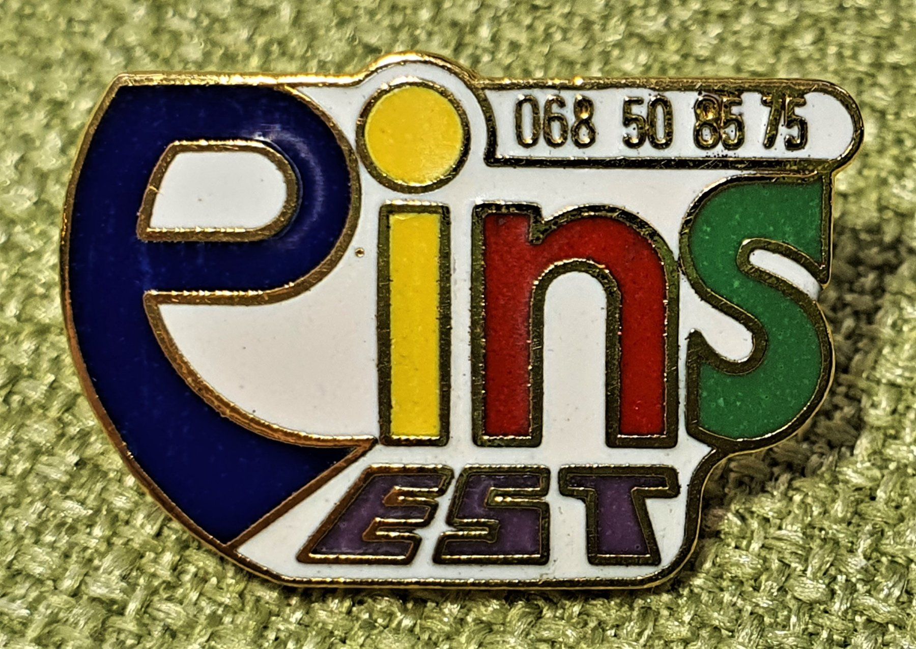 Placchette & Badge: O815 - Pin Pins EST – Usato da Reinach BL venduto da Boston-Verkauf