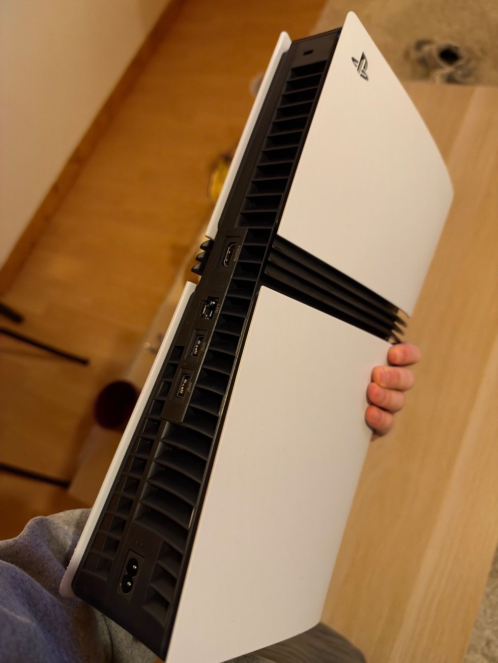 Sony Konsolen: ps5 pro avec 2 manettes – Gebraucht aus Genève von tri_m6yc 2