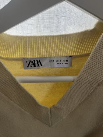 Strickweste Zara gelb mit V-Ausschnitt Grösse S neuwertig