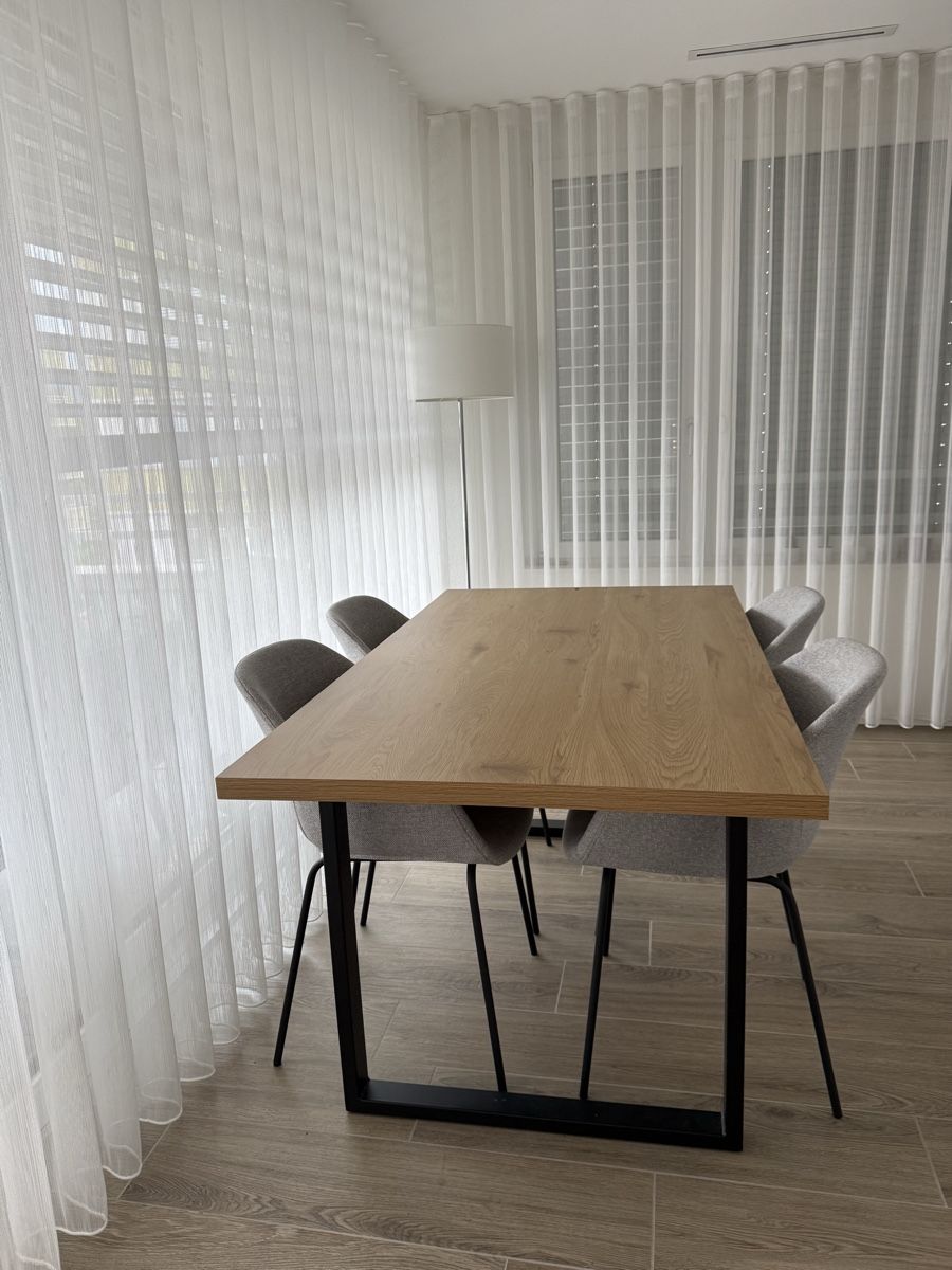 Conforama Tables: Tisch und Stühle – Neuf (Voir description) à Dübendorf par bur_6h9r 1