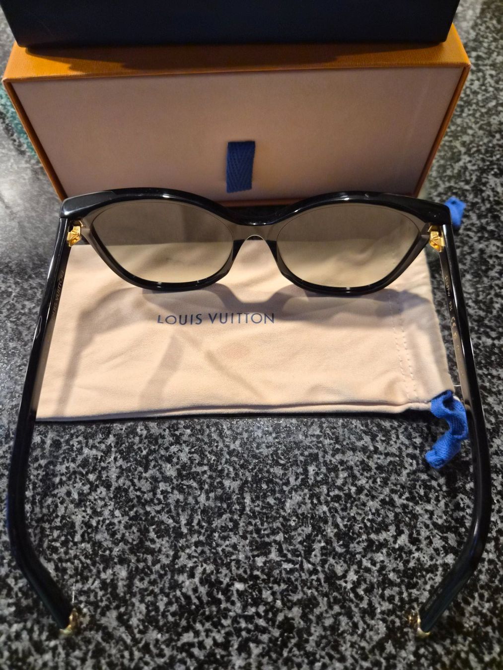 Louis Vuitton Lunettes & Verres: Louis Vuitton Sonnenbrille – D'occasion à Winterthur par eva2015 4