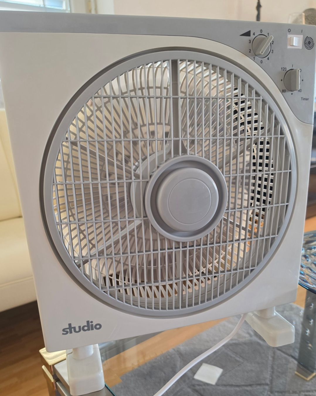 Ventilatori: Tischventilator mit Timer (4 Stufen) – Usato da Luzern venduto da Hitormiss