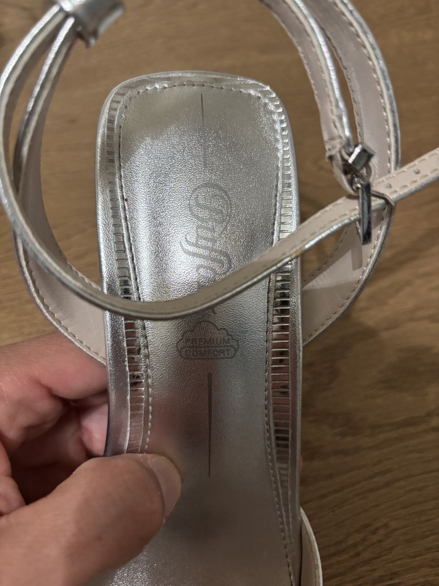Lotti di vestiti: Anna Field Silber Tasche & Buffalo Sandale Gr. 39 – Usato da Niederrohrdorf venduto da yumos 2