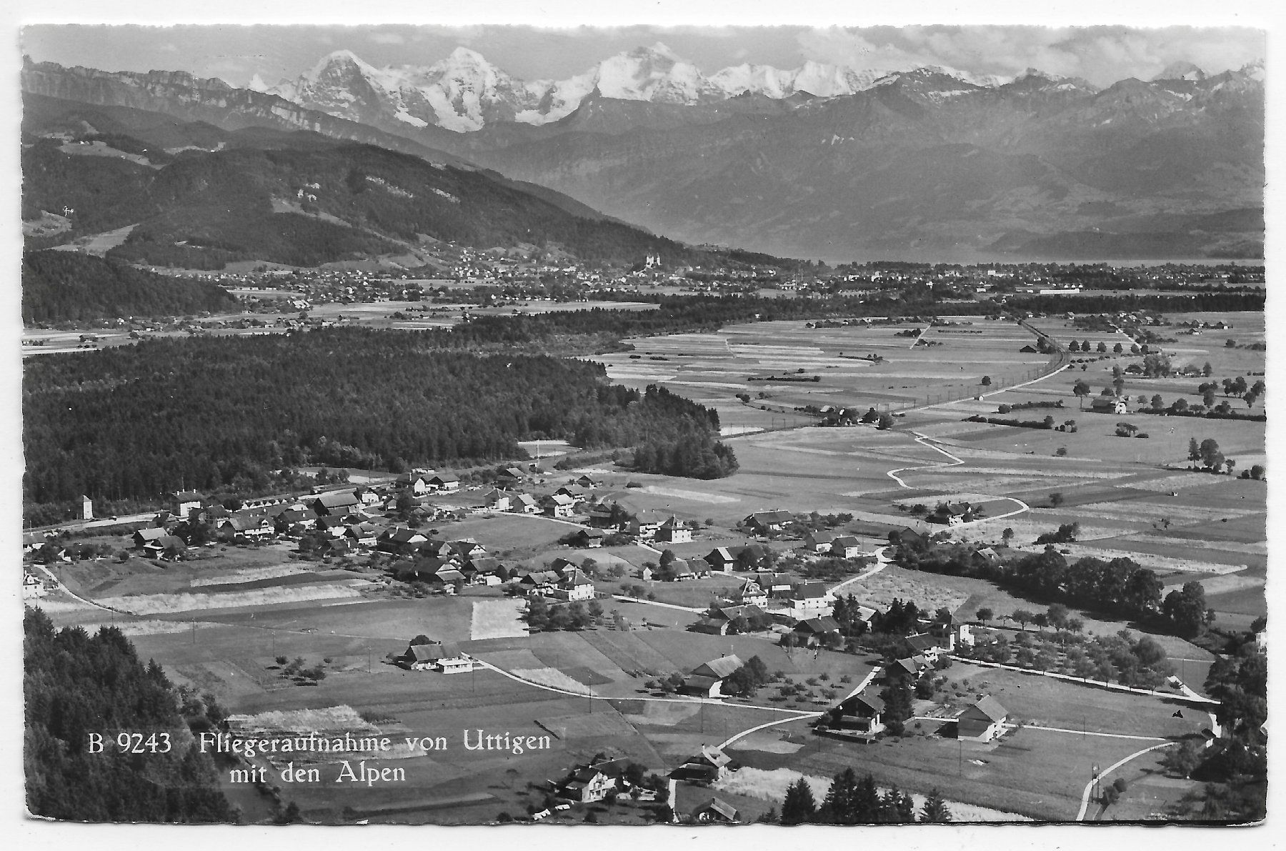Cartoline postali: Fliegeraufnahme von Uttigen – Usato da Hefenhofen venduto da Richsalz