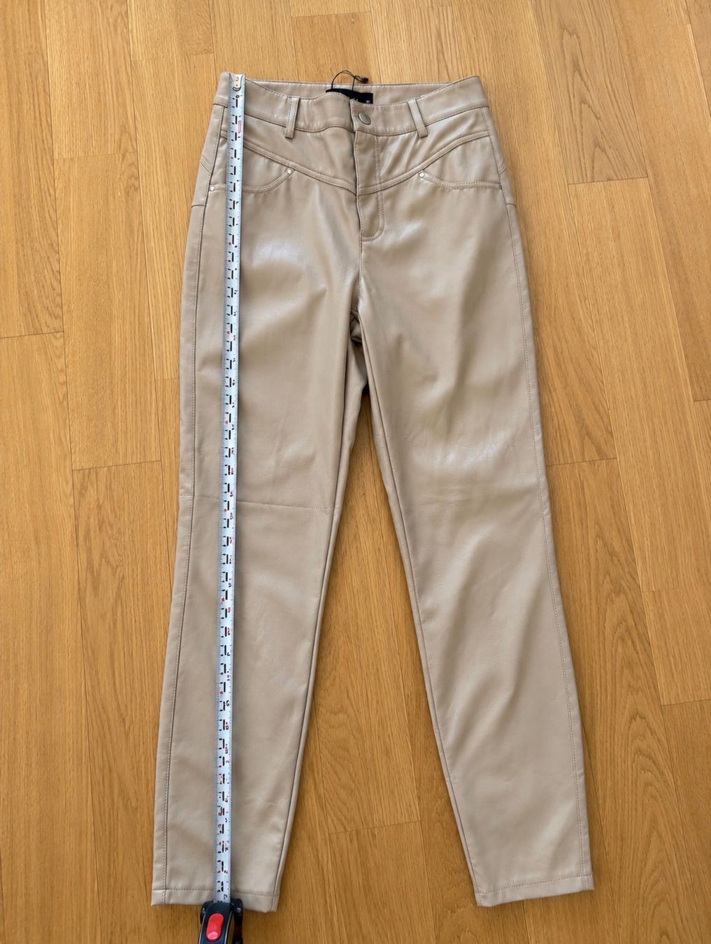 Pantaloni: Neue Kunstleder-Hose von Mohito – Nuovo (secondo la descrizione) da Zürich venduto da Victoria_T 1