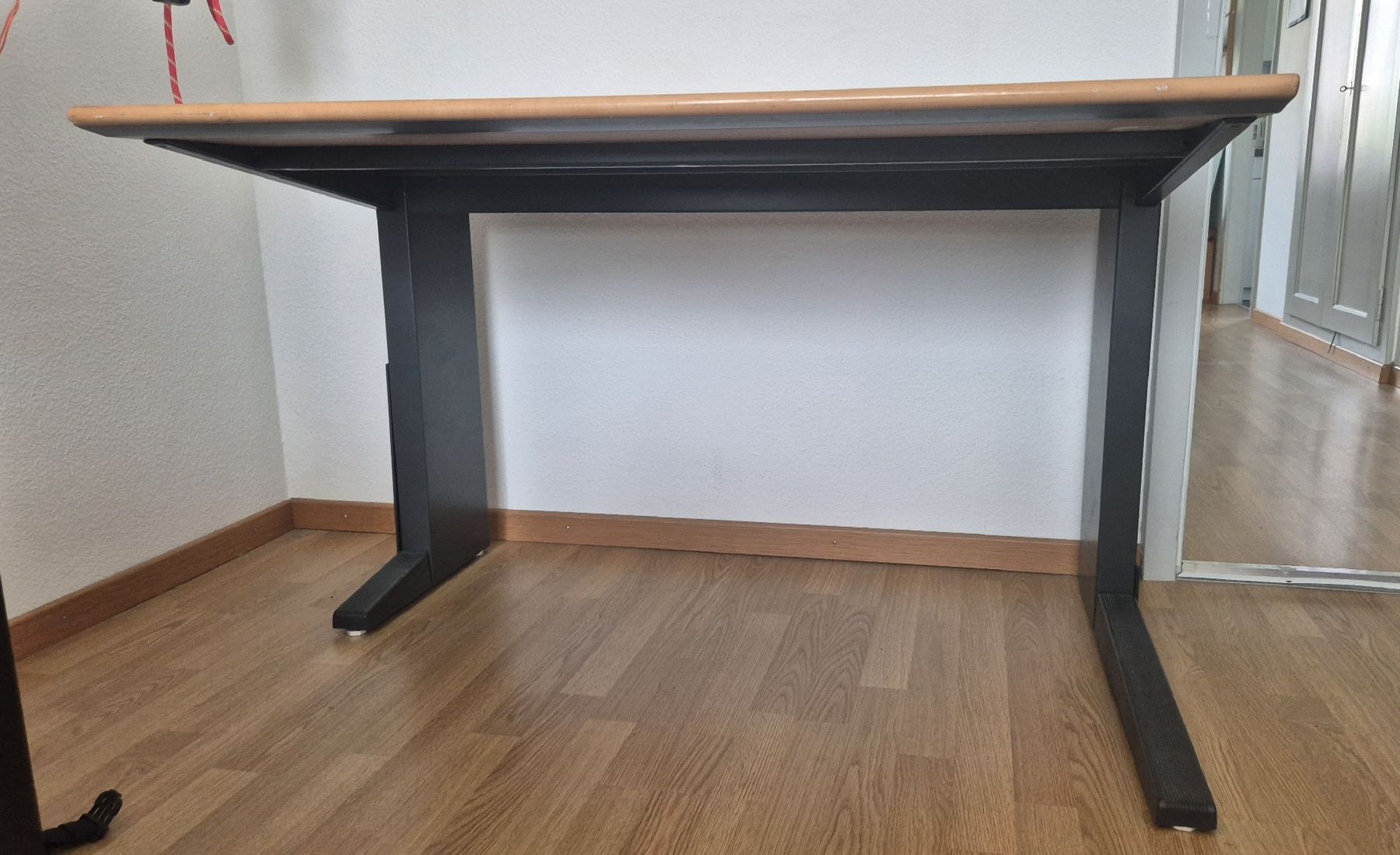 Scrivanie: Schreibtisch, Pult – Usato da Biel/Bienne venduto da Nixliii11