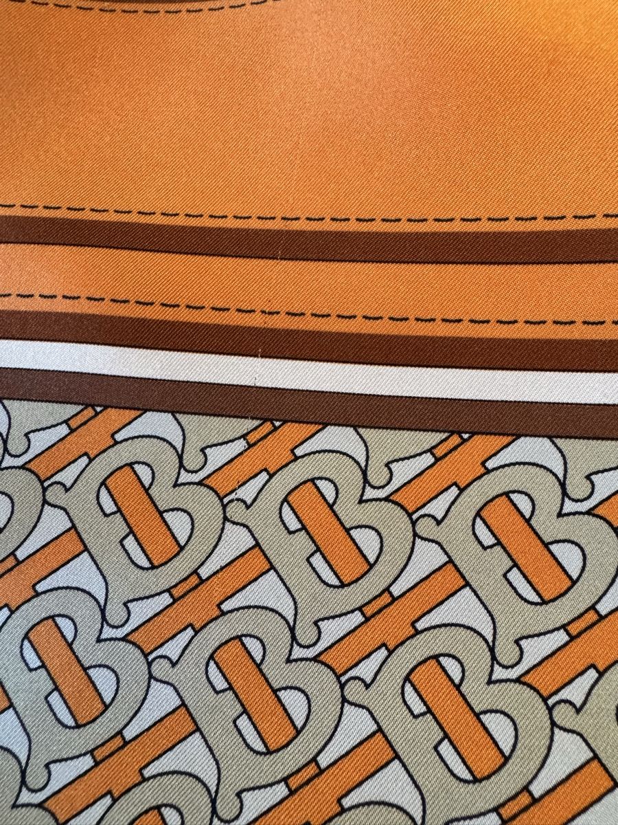 Burberry Foulard & Sciarpe: Burberry silk scarf, classic design 90cm – Nuovo (secondo la descrizione) da Thonex venduto da Lux_brands01 2