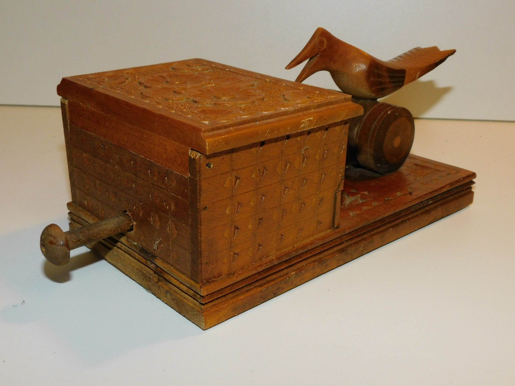 Articoli in legno: Zigarettenspender handgeschnitzt   Design – Usato da Sursee venduto da 76 1