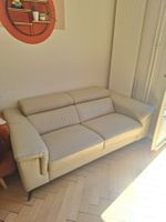 Canapé cuir blanc cassé 2 places bon état