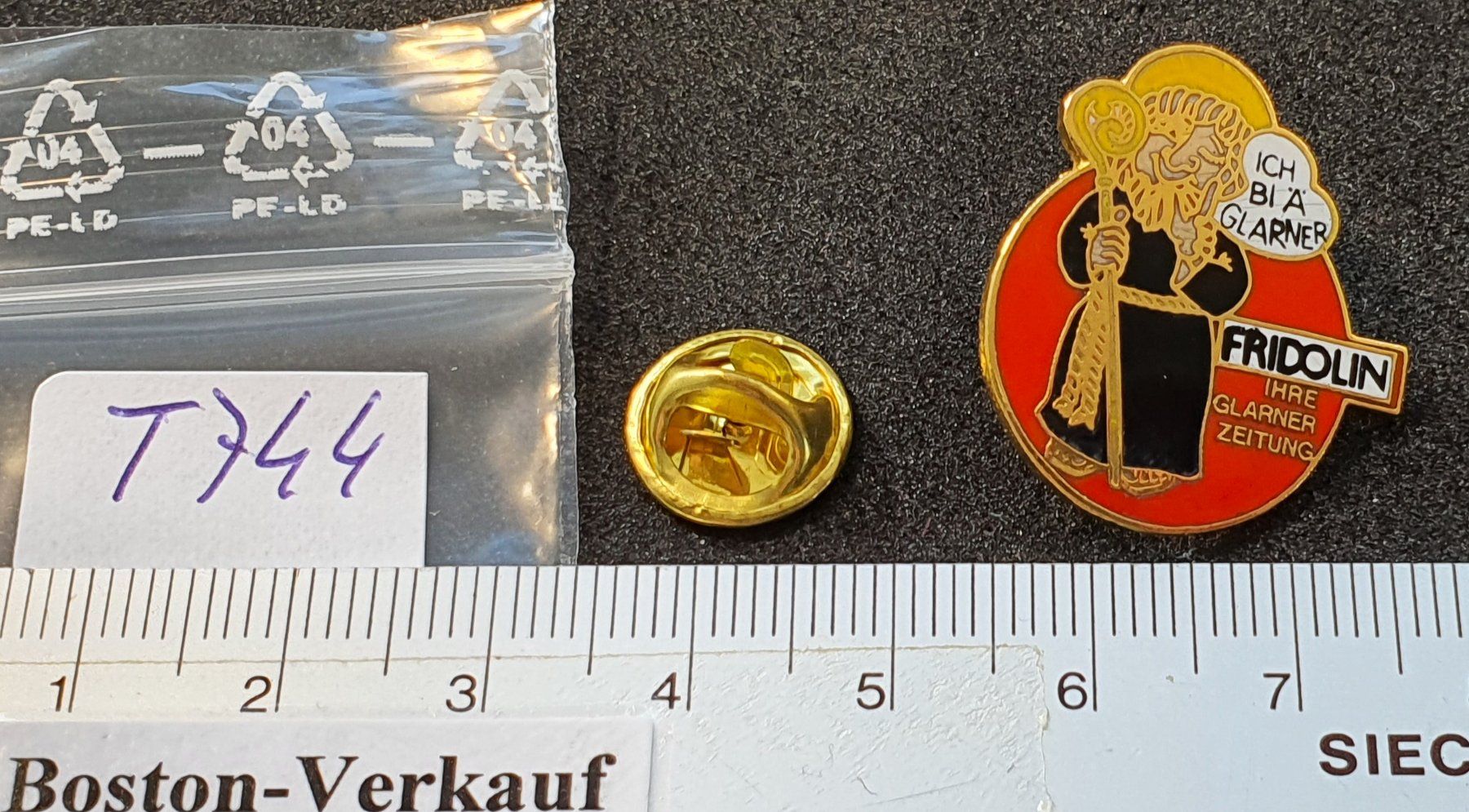 Placchette & Badge: T744 Pin Fridolin Glarner Zeitung Glarus – Usato da Reinach BL venduto da Boston-Verkauf 1