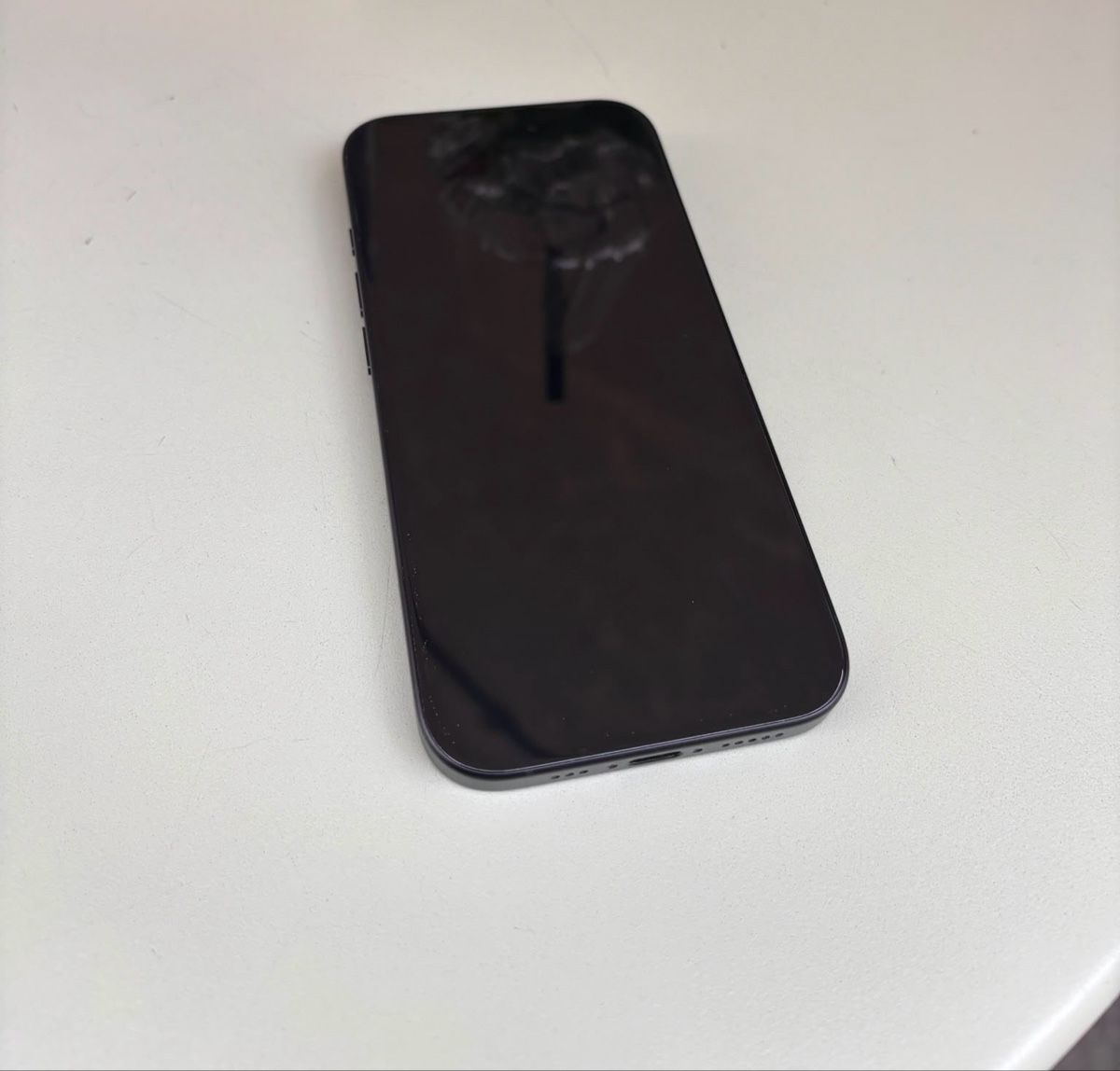 Apple Telefoni cellulari / Smartphones: iPhone 16 – Nuovo (secondo la descrizione) da Suhr venduto da Aleksandric 2