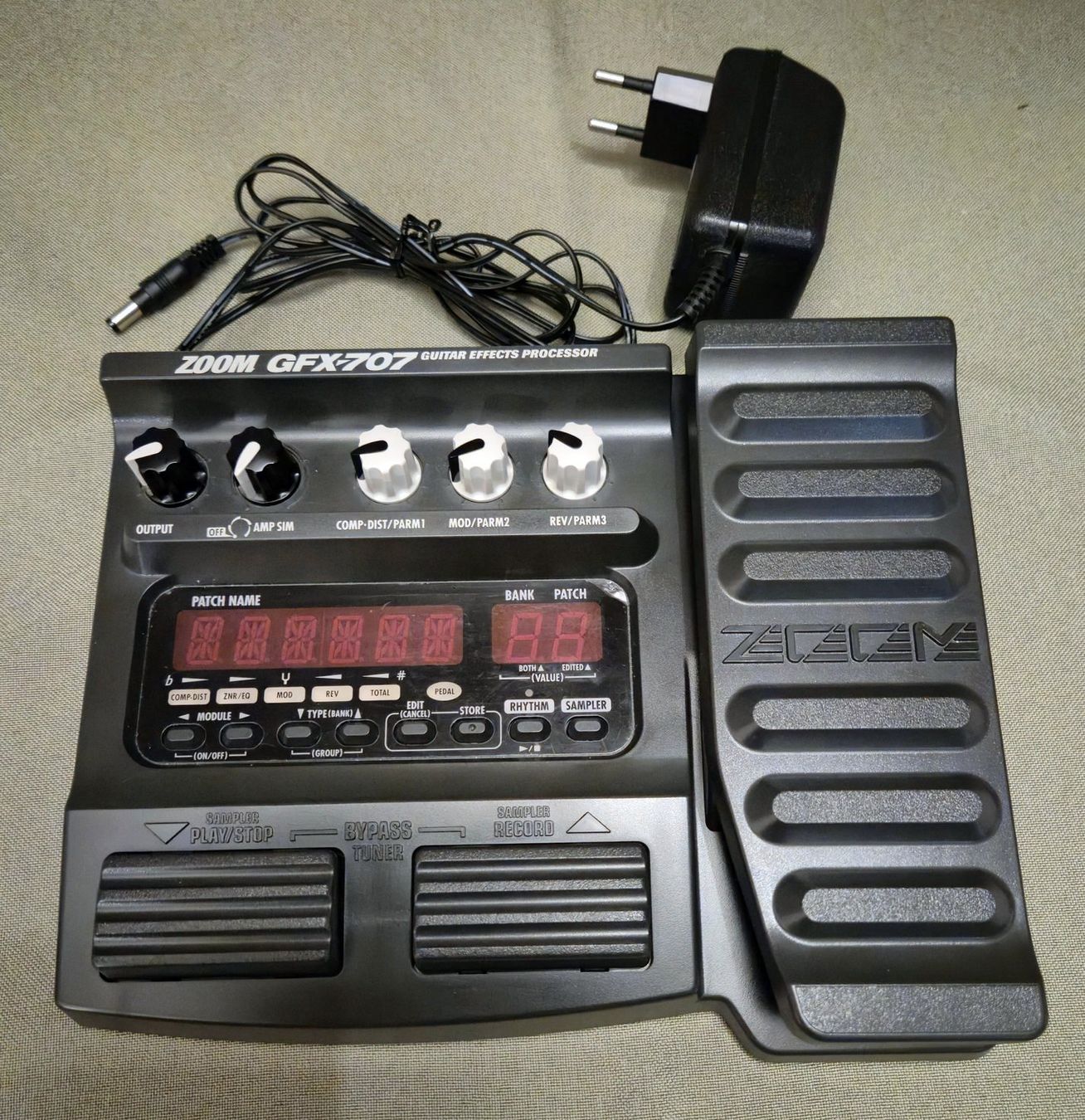 Musikinstrumente: Zoom GFX-707 Guitar Effects Processor – Gebraucht aus Jona von brackets 1