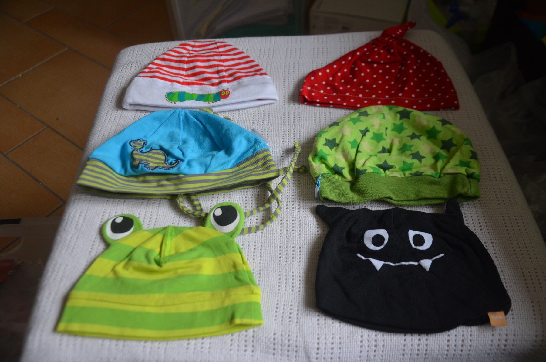 Lotti & Set di vestiti: TAILLE 62 - 6 BABY MUTZE - (A) – Usato da Chiasso venduto da Dolly015