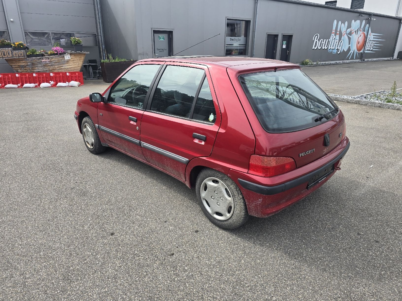 Peugeot Automobili: peugeot 106 1.1 – Usato da Thayngen venduto da Central5 4