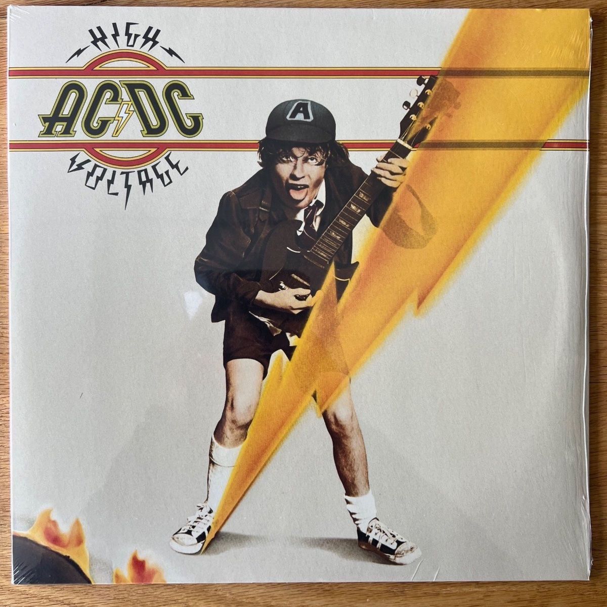Dischi in vinile: AC/DC - High Voltage / EU-Press. 2003 - 180gr. Vinyl - NEW – Nuovo e nell'imballaggio originale da Gais venduto da soundcave57