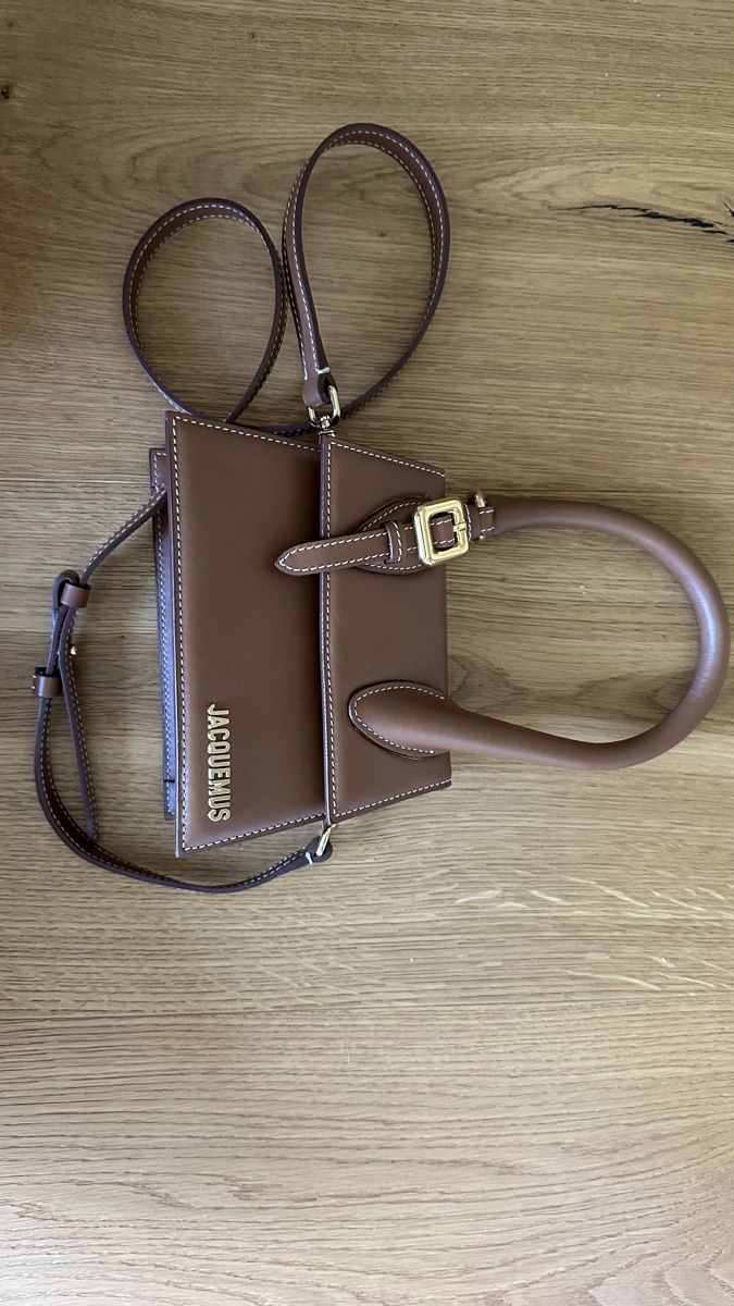 Jacquemus Taschen für Damen: Handtasche Jacquemus – Gebraucht aus Reinach AG von dor_fk8z