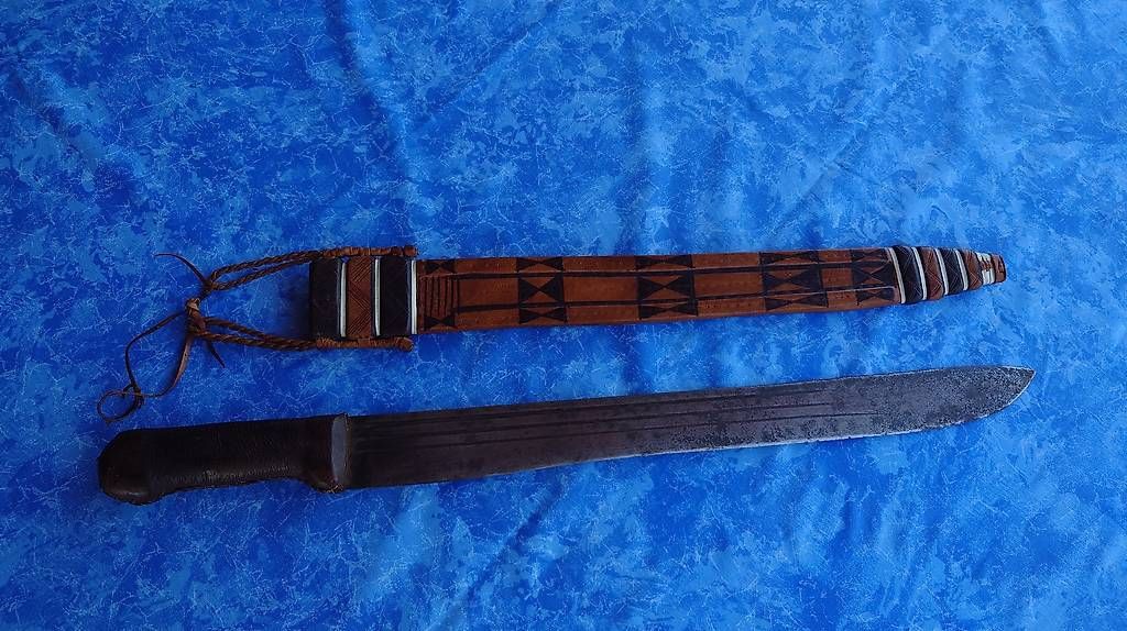 Altre raccolte & rarità: Afrikanische Machete – Usato da La Neuveville venduto da Okapo