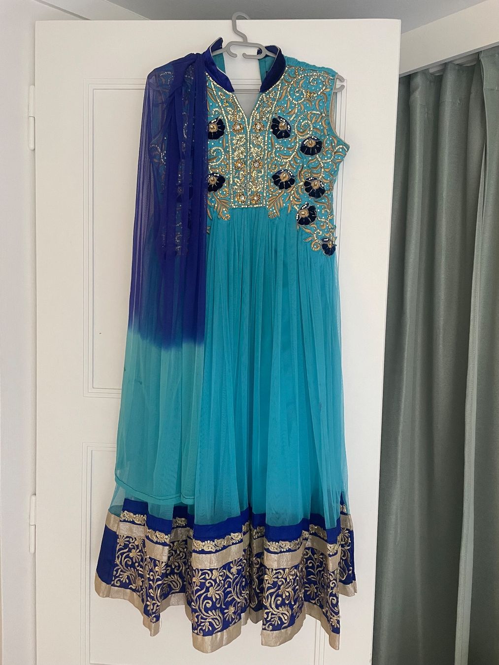 Robes et jupes: Robe Sri lankaises – D'occasion à Ste-Croix par aud_5p6b