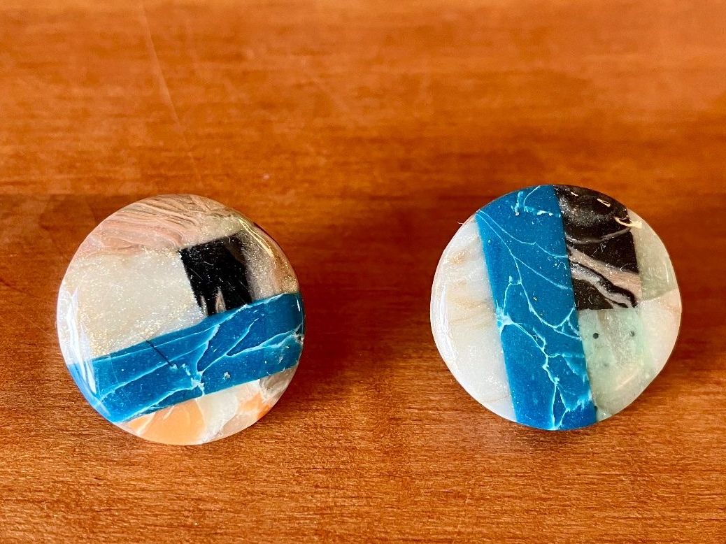 Boucles d'oreille: Handgemachte Ohrstecker aus Polymer Clay – D'occasion à Zürich par mou_j96c