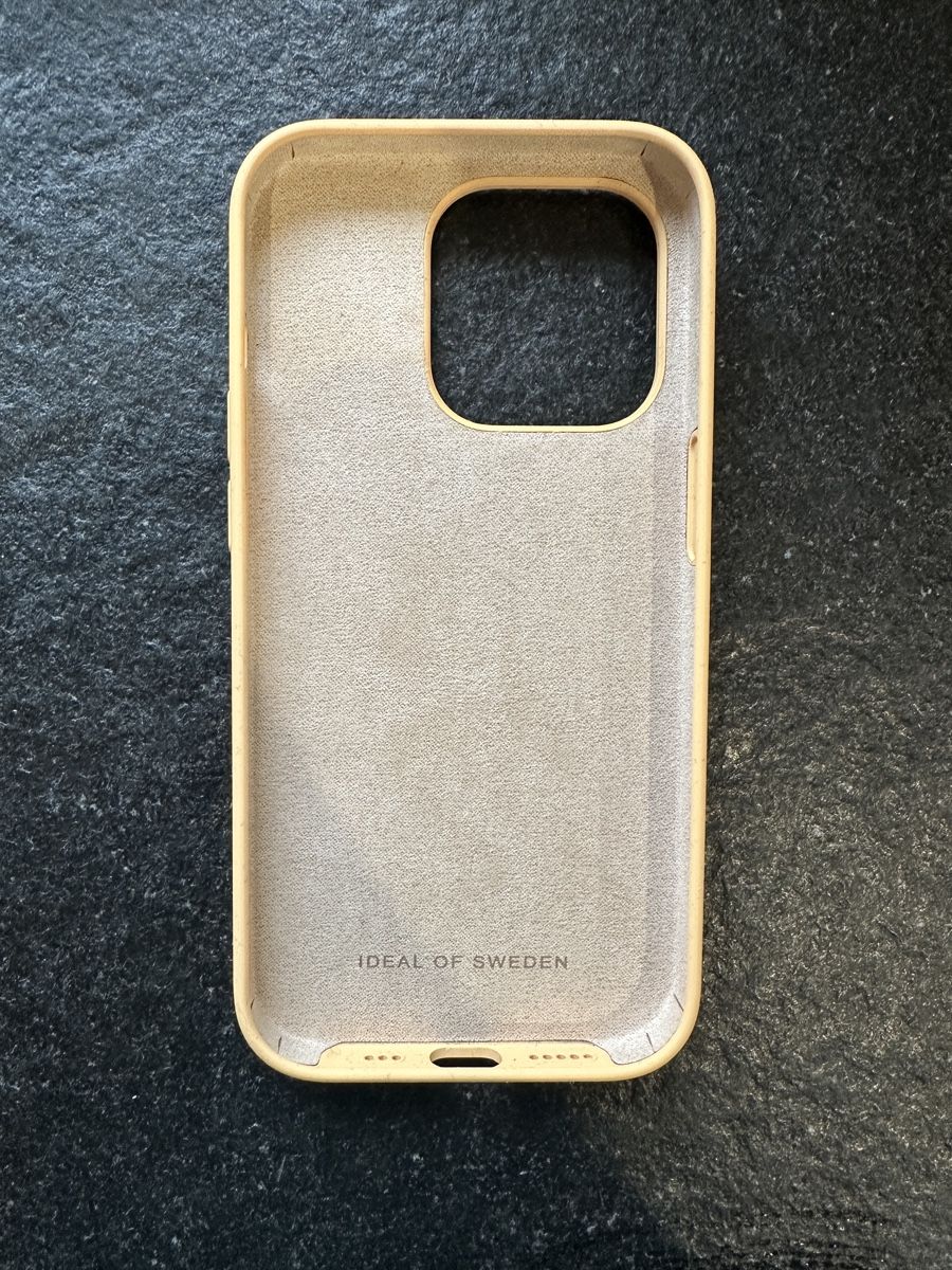 iDeal of Sweden Cover & Protezioni schermo: LAST CHANCE ! iPhone 14 Pro Silikon Case – Usato da Magden venduto da Suki_ 1