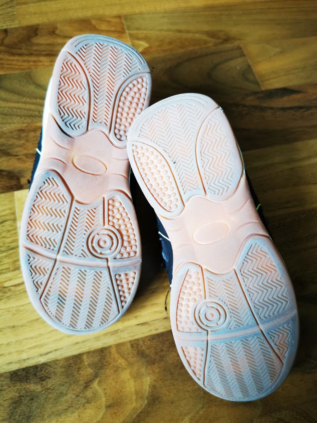 Scarpe per ragazzi: Hallenturnschuhe / Turnschuhe Grösse 29 – Usato da Luzern venduto da reg_dq65 1