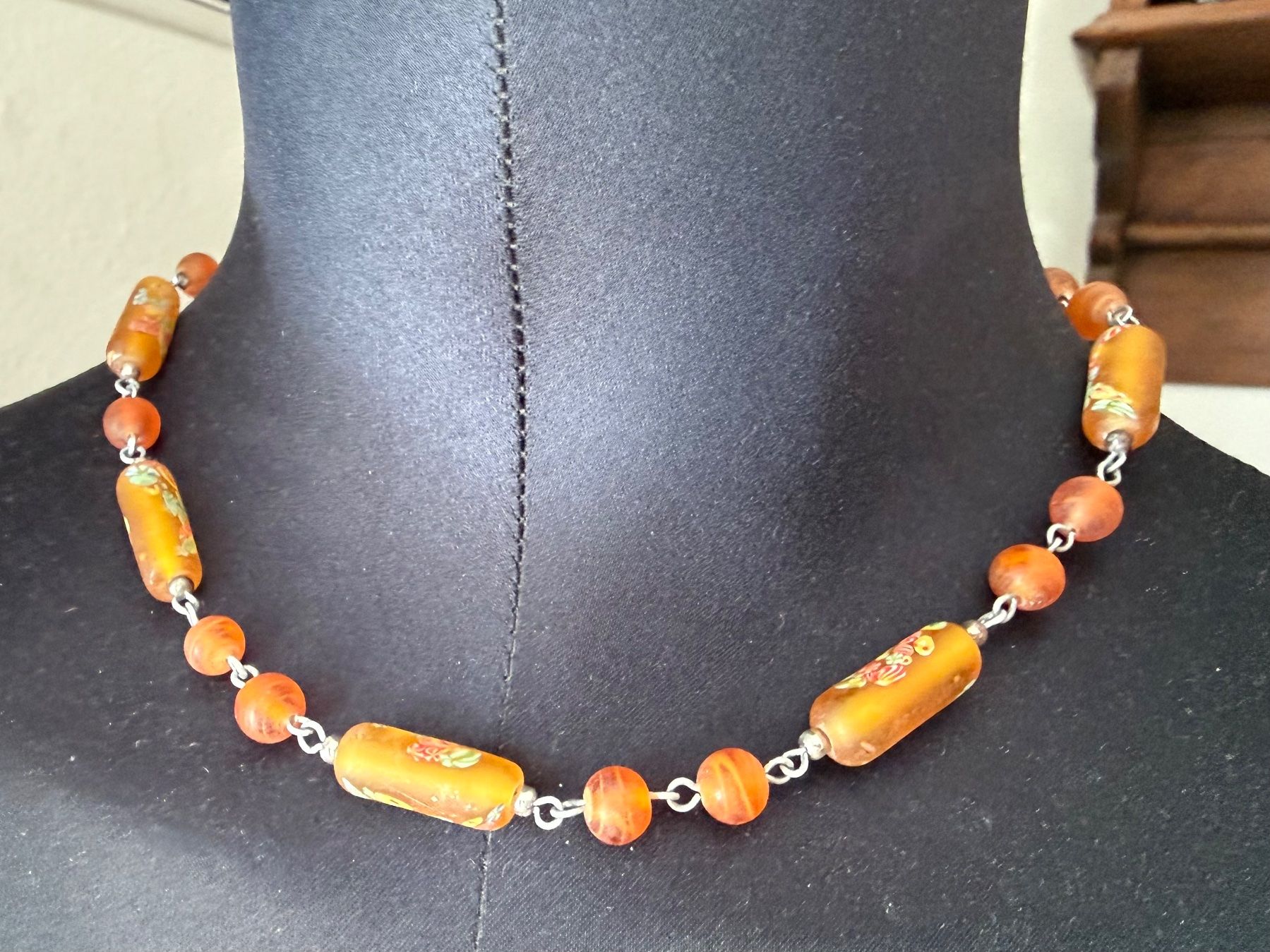 Catenine: Vintage Halskette Glas, orangefarbene Perlen – Usato da Lamone venduto da LaCantinaMagica