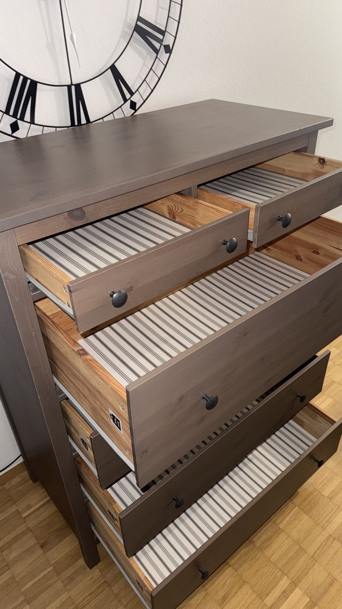 Cassettiere: Graue Hemnes Kommode mit 6 Schubladen – Usato da Wald ZH venduto da nes_7lgm 2