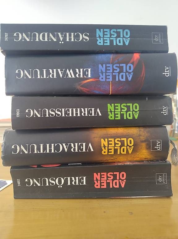 Livres: Buchreihe (5) – D'occasion à Zürich par meyra02