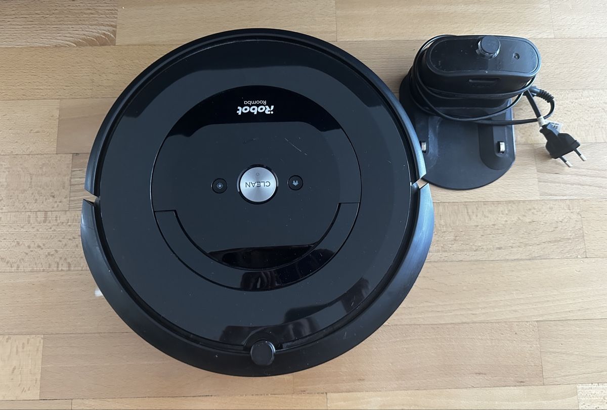 Irobot Staubsauger & Zubehör: iRobot Roomba e5 Saugroboter mit Ladestation guter Zustand – Gebraucht aus Horgen von jul_pc5g 1