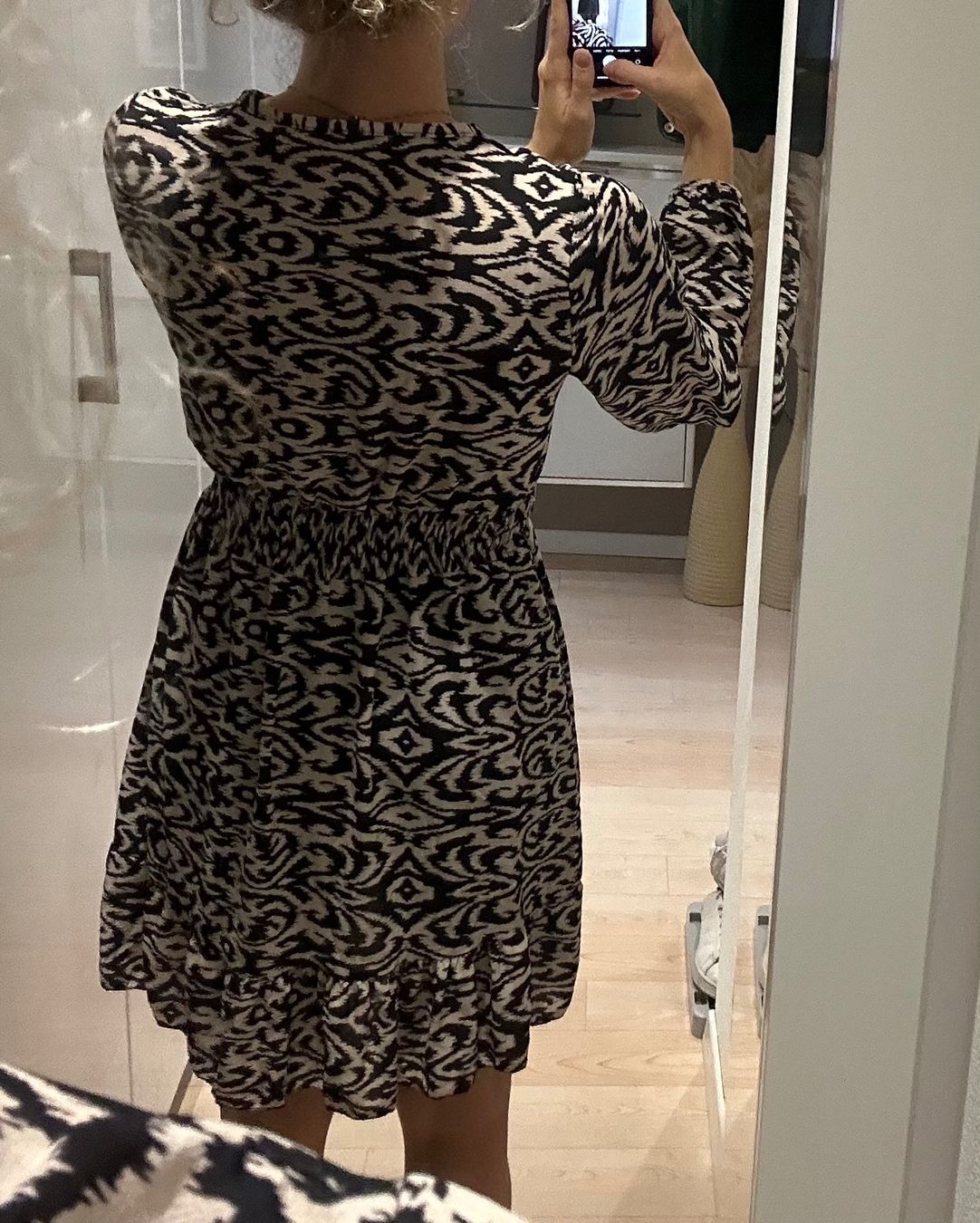 Zebra Vestiti: Schönes Sommerkleid mit Muster – Usato da Grafstal venduto da jes_t6s7 1