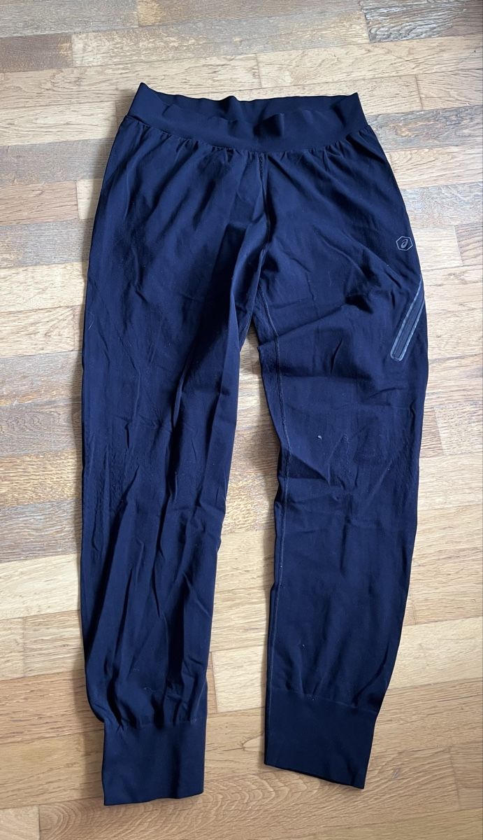 Asics Pantaloni: Asics Trainerhose – Usato da Wetzikon ZH venduto da chr_6qf7