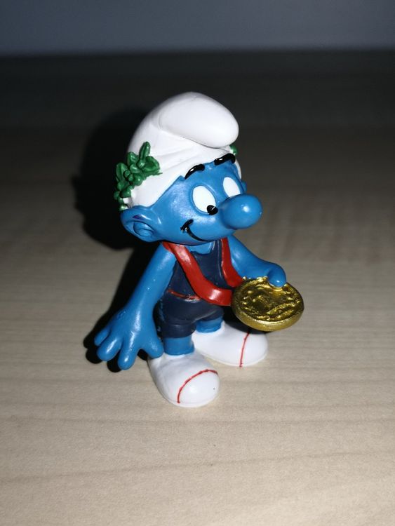 SCHLEICH 20809 – Schlumpf Schiedsrichter Fußball-Figur | Detailgetreu Handbemalt, Für Sammler & Kinder