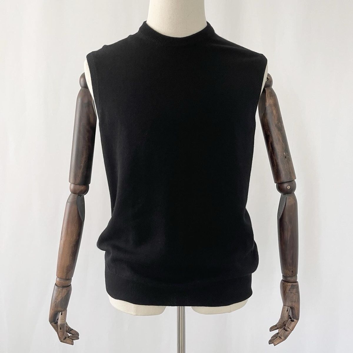 Gilet & Giacche: FERU Cashmere Vest new – Nuovo e nell'imballaggio originale da Emmen venduto da Avviivva_Com2023