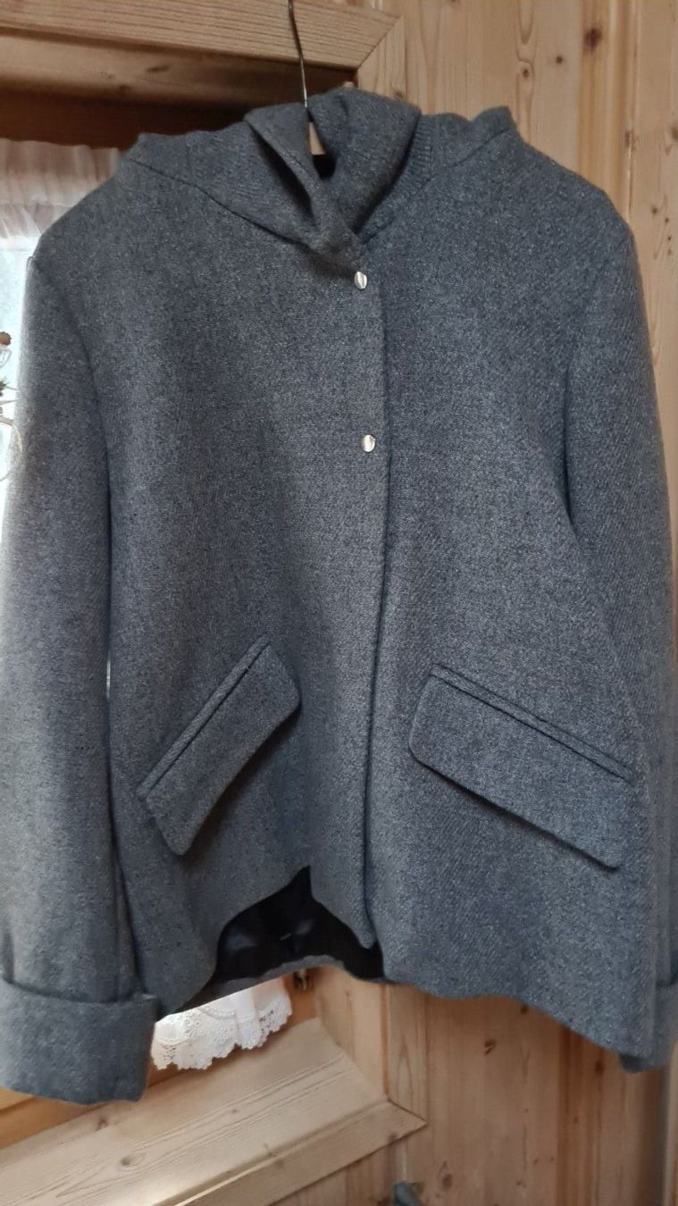 Jacken: Wunderschöne,graue neue Jacke  kapuzze gr.L – Gebraucht aus Ferden von jemyce