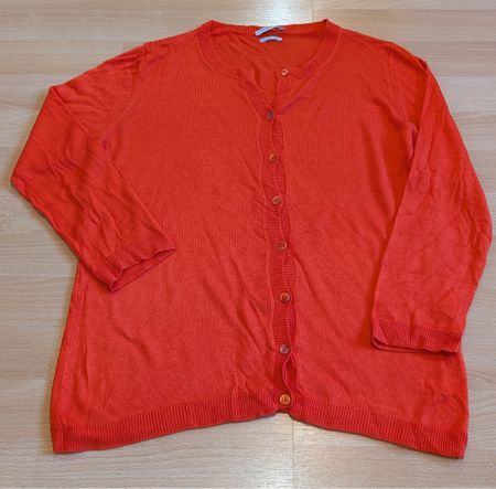 Dunkelorgane (fast rote) Strickjacke - XS