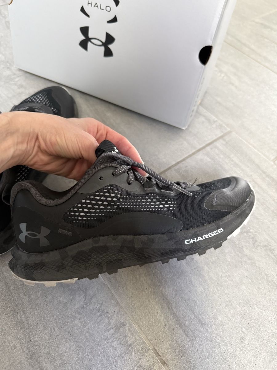 Under Armour Chaussures femmes: UNDER ARMOUR Sport Schuhe Gr. 37.5 – D'occasion à Buchs ZH par KittyInStyle