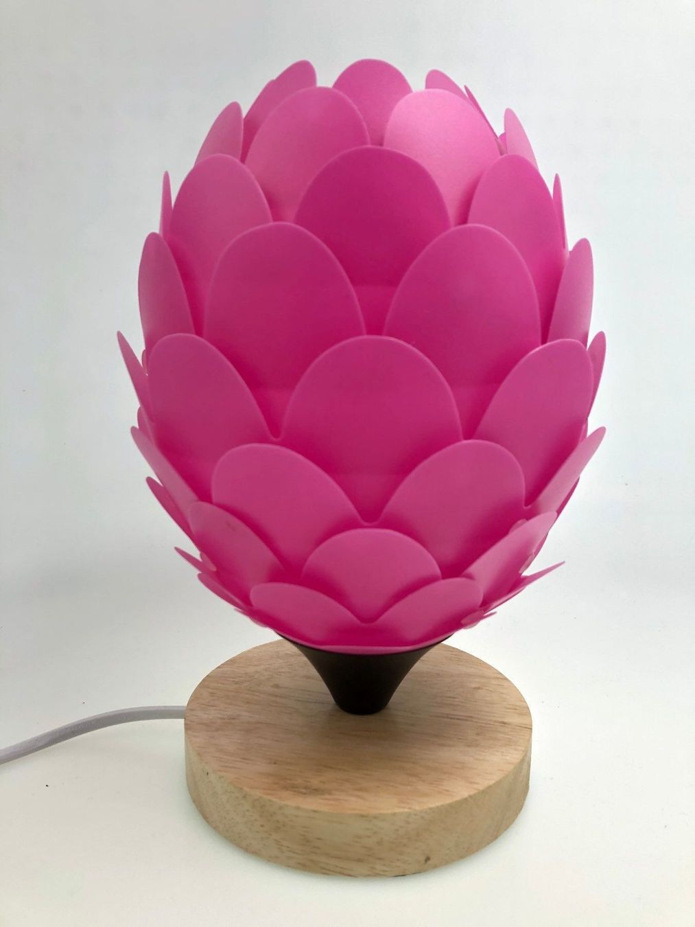Lampade: Tischlampe in pink mit Holzfuss – Nuovo e nell'imballaggio originale da Schaffhausen venduto da ky-shop 1