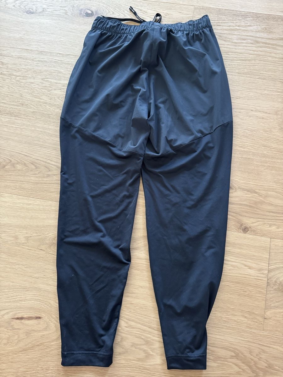 Nike Hosen: NIKE Performance Essential Pant L – Gebraucht aus Basel von snowkati 1