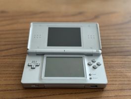 Nintendo DS Silver, 3 Games, Originalkabel, funktionstüchtig