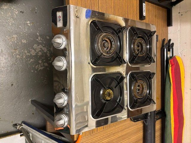 Komplettküchen: 4 Gaskocher – Defekt aus Au ZH von Chipiona