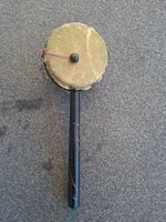 Traditionelle Drehtrommel/Rasseltrommel mit Naturfell
