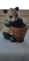 Panda-Bär mit Korb aus Holz geschnitzt (Handarbeit)