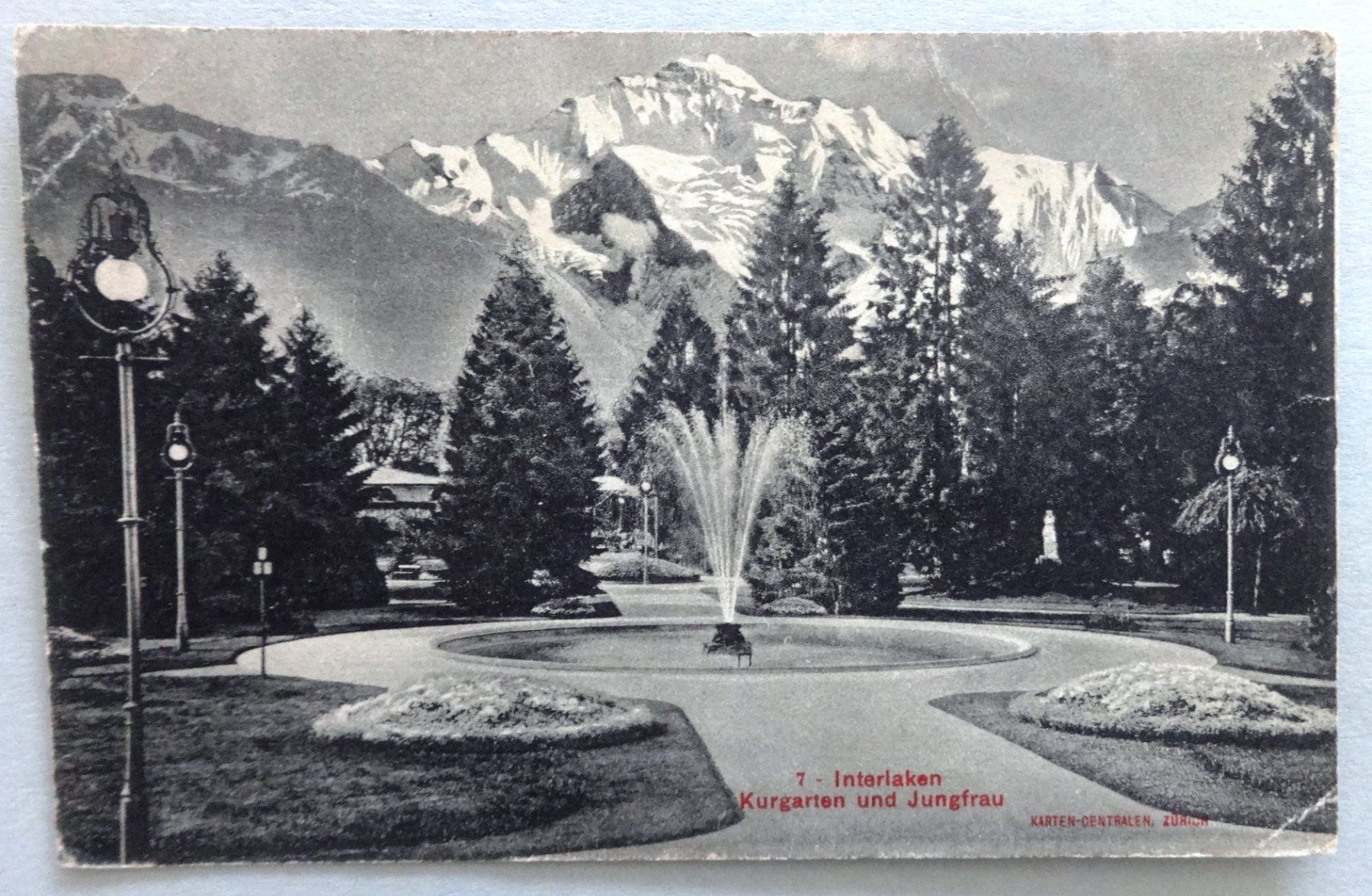 Cartoline postali: Interlaken - Kurgarten und Jungfrau – Difettoso da Fétigny venduto da Billy2miny
